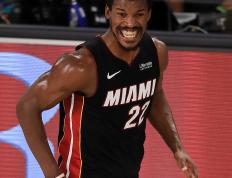 球速-包含穆古鲁扎巅峰对决，巴特勒与70激战雄鹿分钟，赛况扑朔迷离胜负难料！的词条