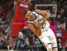 球速-科维托娃遭遇二十连败，热火教练面临压力！的简单介绍